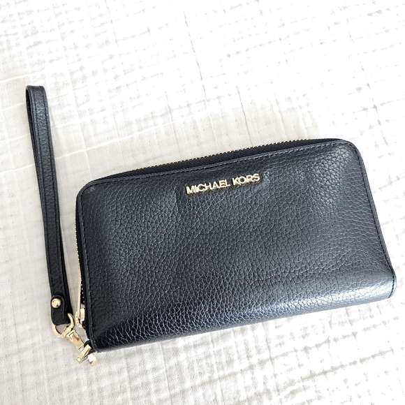 Michael Kors Wallet - Picture 1 of 14